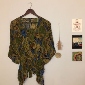 Essentials By Milano Flowy Shark Bite Pattern Top